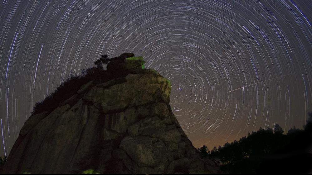 抱曉峰星空圖.jpg