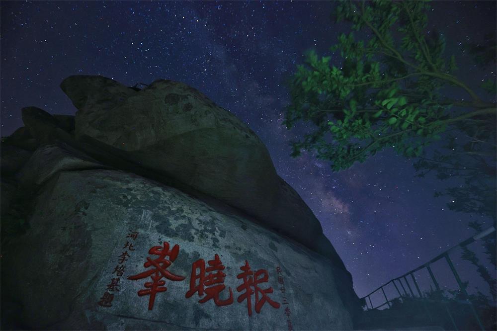 抱曉峰夜景.jpg